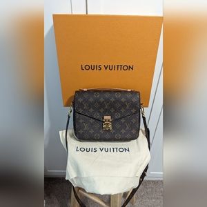 AUTHENTIC (First Owner) Louis Vuitton Pochette Metis Monogram